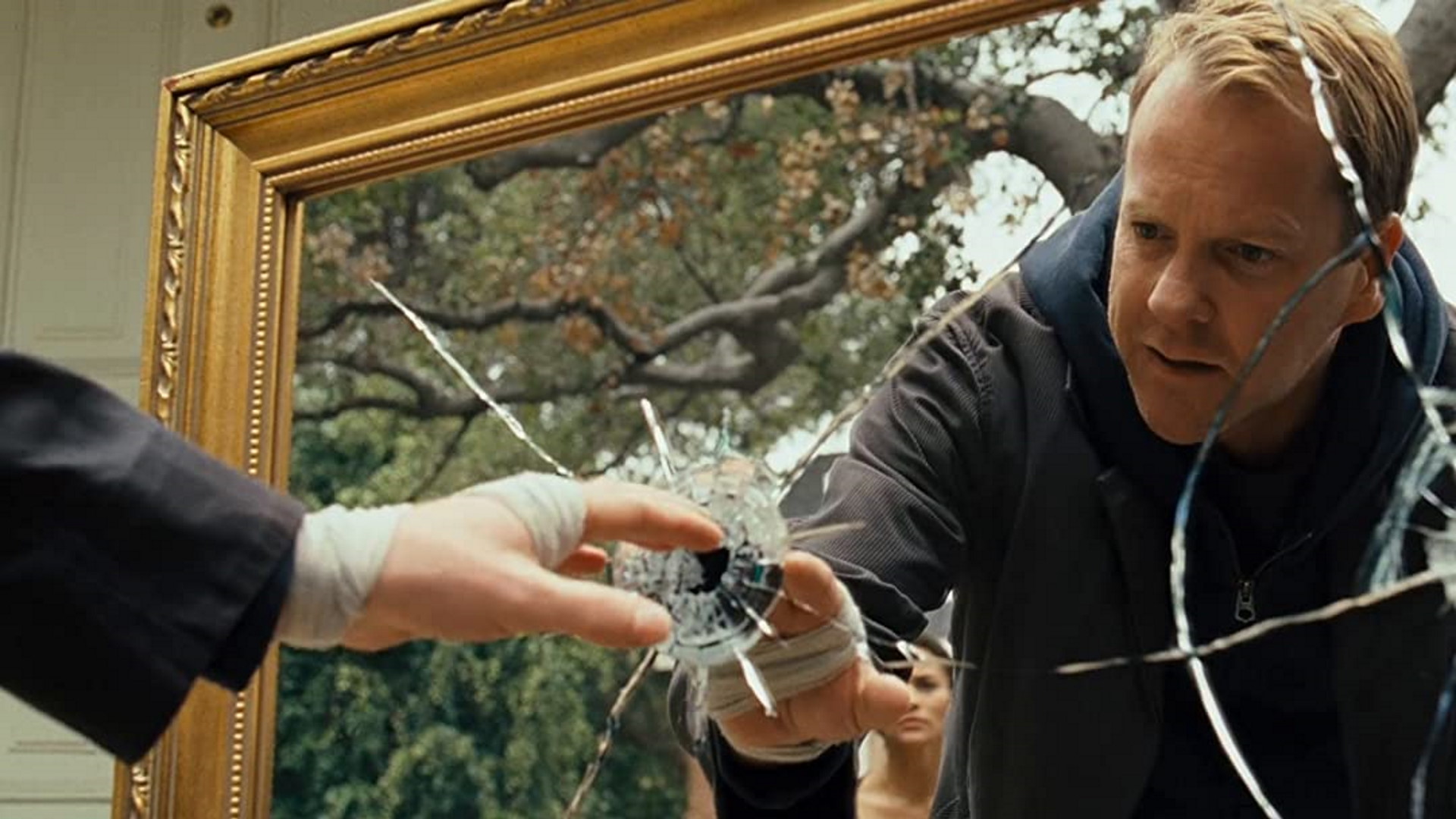 Mirrors | VERN'S REVIEWS on the FILMS of CINEMA