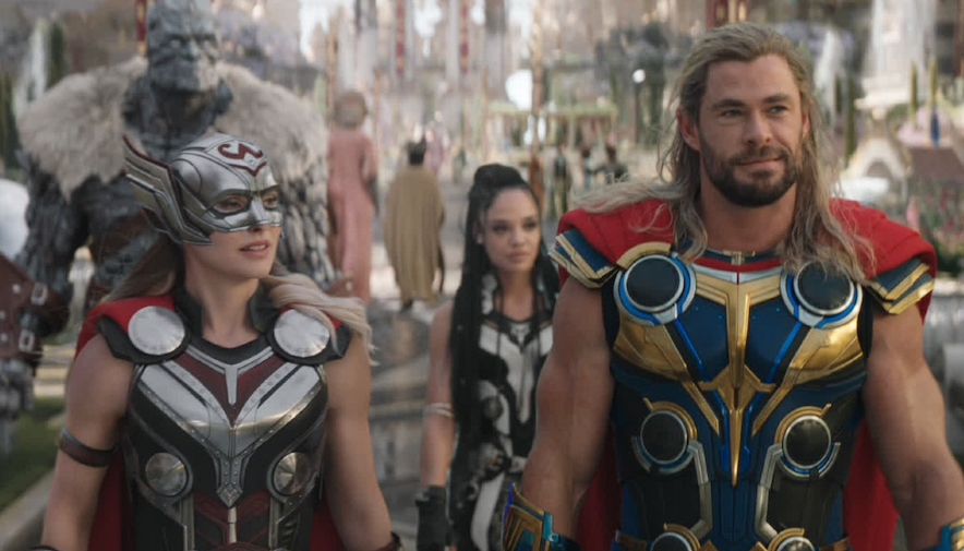 Natalie Portman's Criticized CGI Helmet Explained by Thor: Love